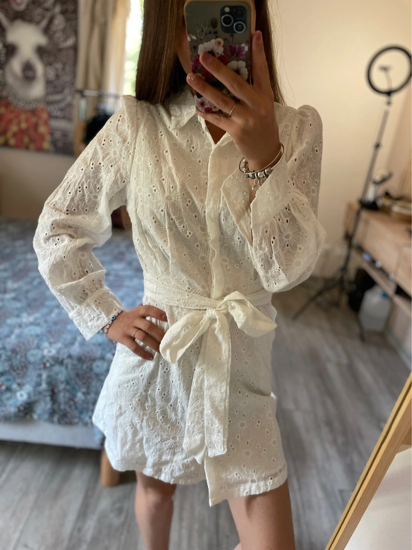 Robe à broderie anglaise